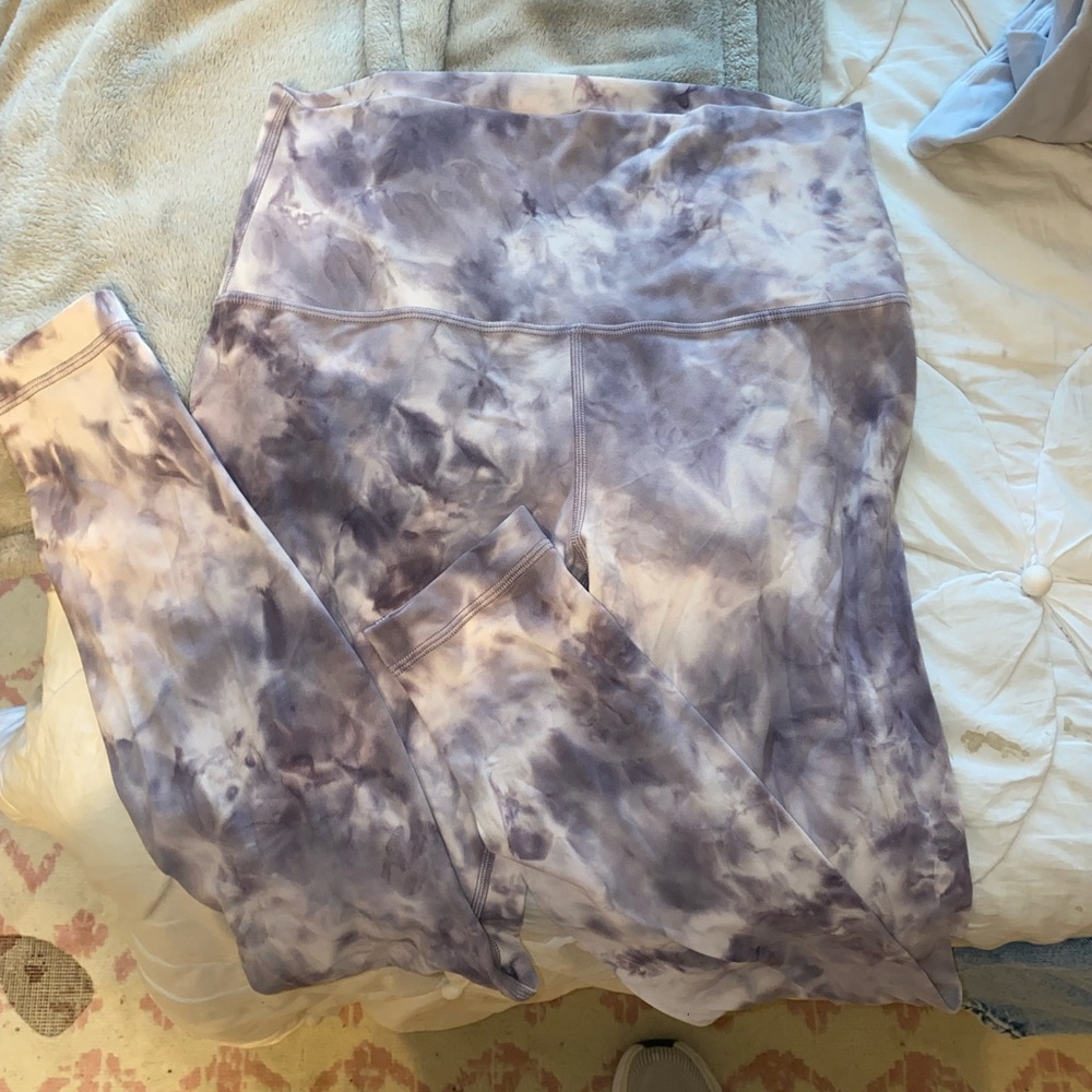 Diamond dye purple and white lululemon align size8